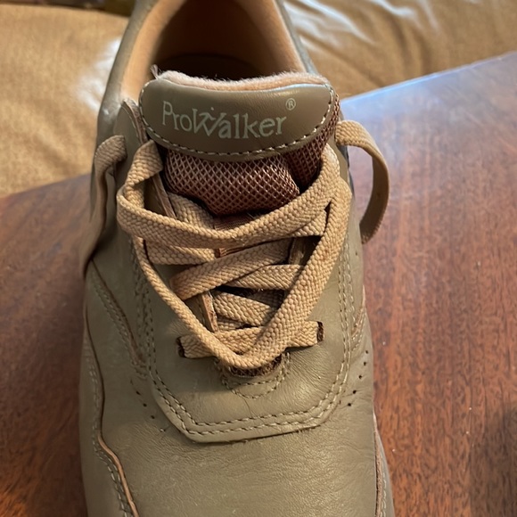 Shoes - Picture 3 of 4